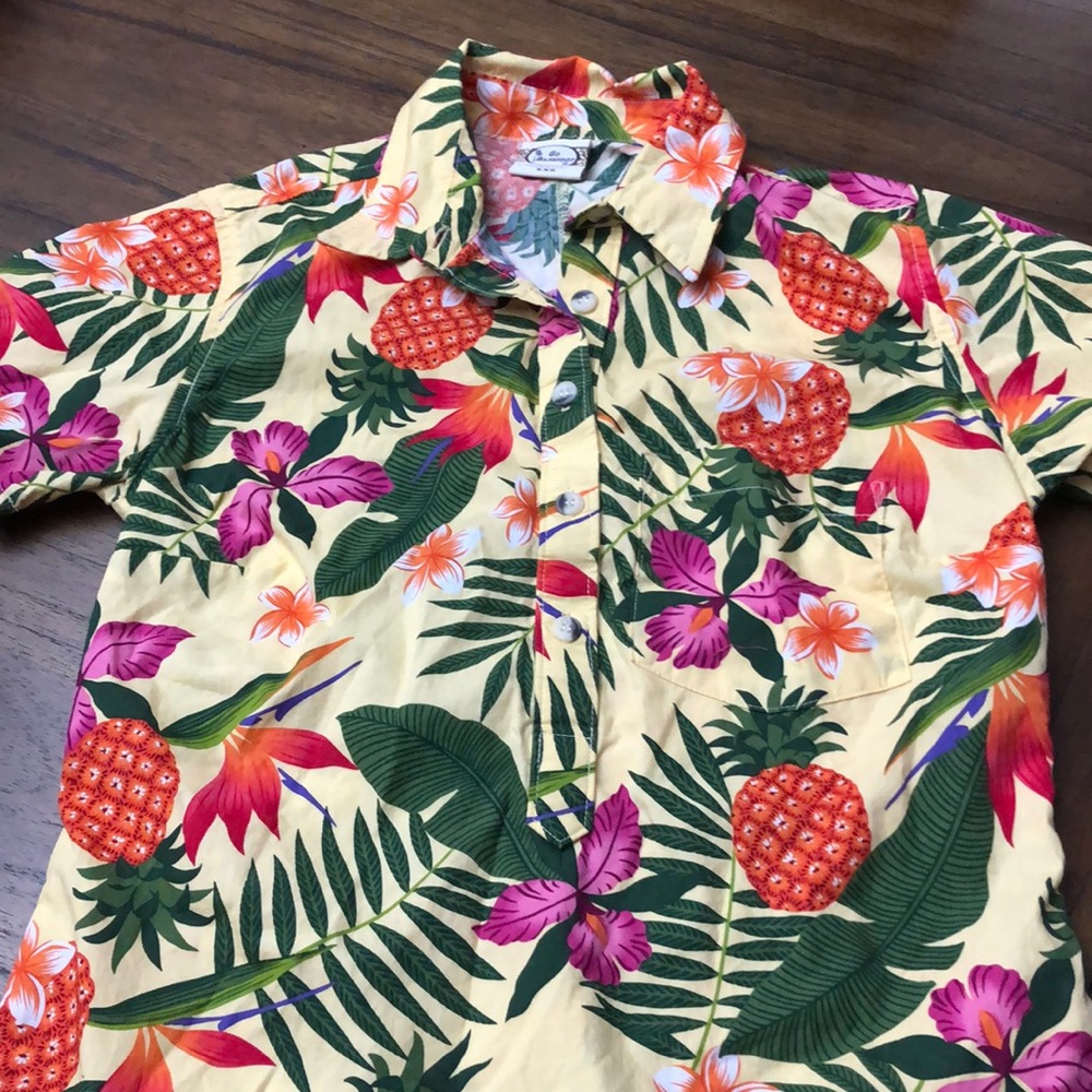 Hawaiian, cream floral, Half button up, pocket, pleated sides, tapered